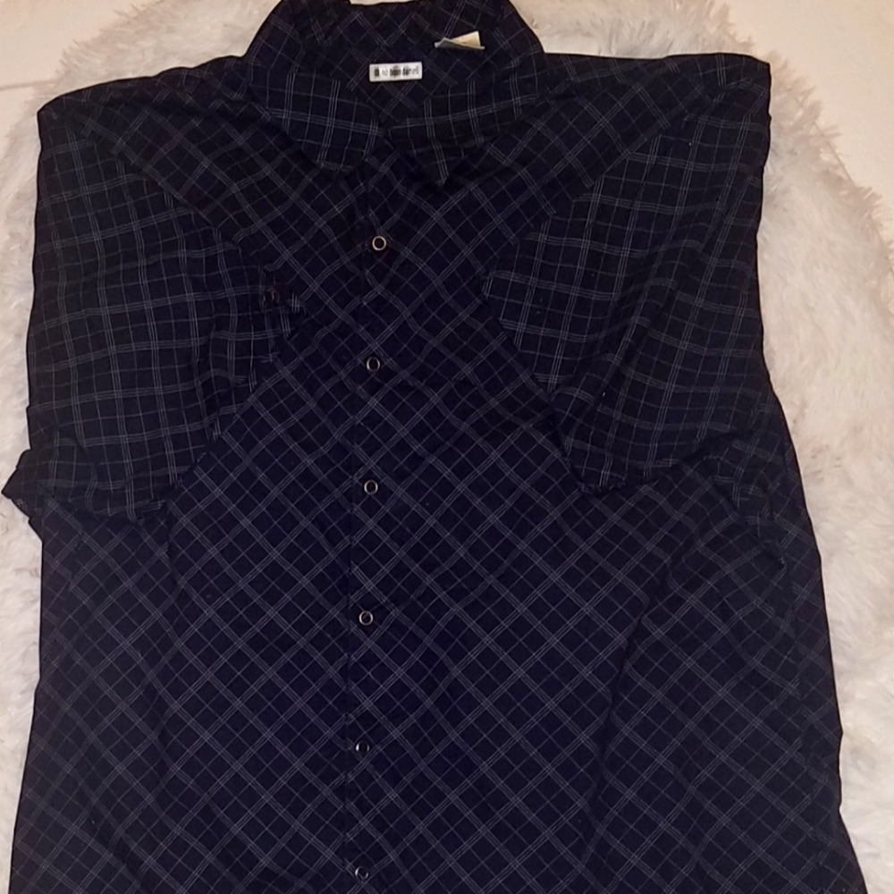 Men's Navy Blue No Boundaries Short Sleeve Button Down. Size 2xl.